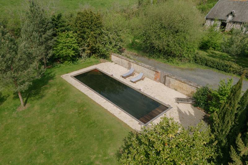 Piscine avec de grandes dimensions pour les loisirs d'été à Caen
