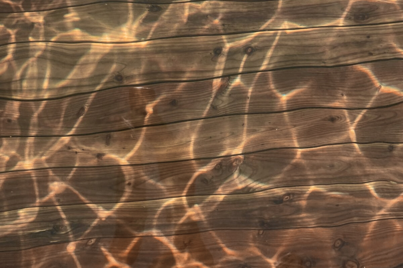 piscine intérieur en bois avec filtration sans chlore et sans sel