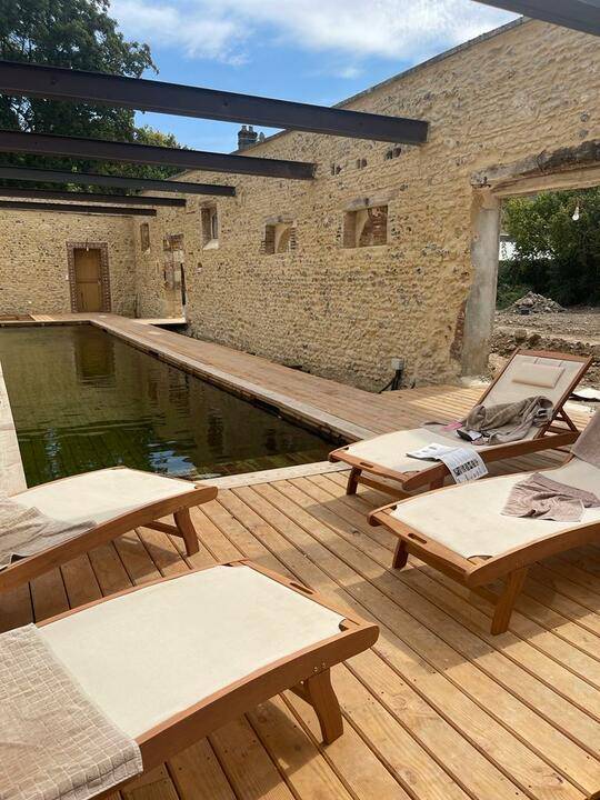 Piscine en bois avec filtration sans chlore et sans sel à côté de Paris