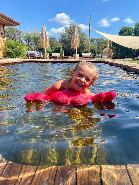 Installation d'une baignade naturelle avec une filtration sans chlore en Corse