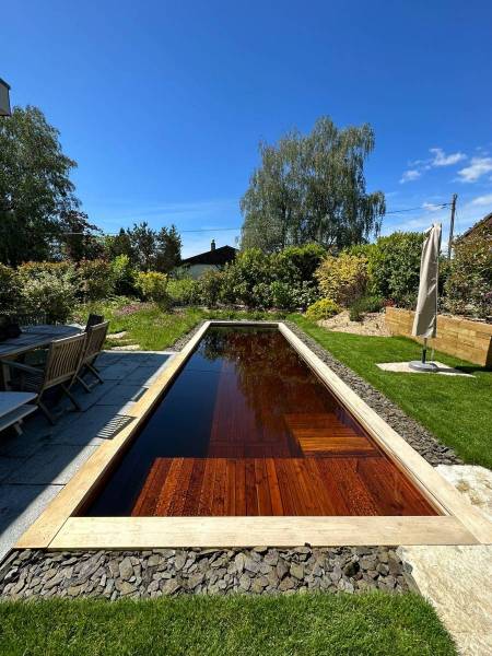 Création d'une piscine en bois immergé avec filtration sans chlore et sans sel en Suisse à Lausanne