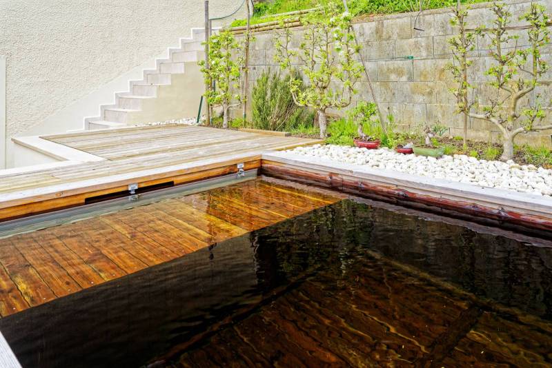 Installateur piscine naturelle en bois immergé avec filtration bio sur Orléans