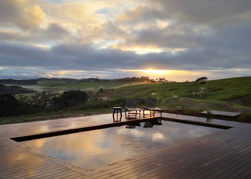 bassin-naturel-avec-coucher-soleil