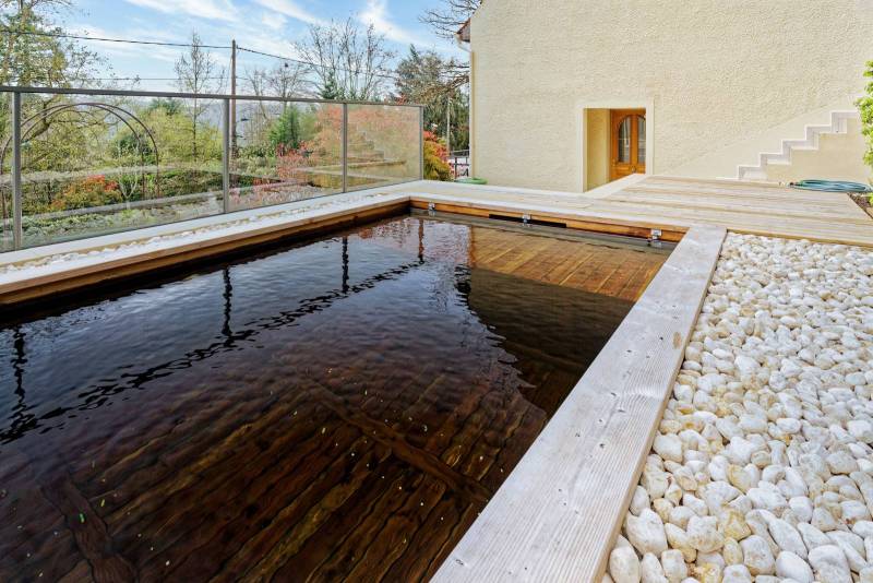 Construction piscine écologique en matériaux naturels avec filtration sans chlore Orléans