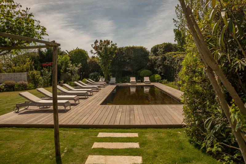 Piscine naturelle haut de gamme dans un hôtel de luxe Charente Maritime
