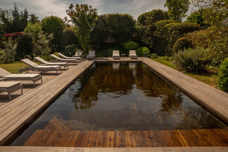 Piscine naturelle en bois immergé à proximité de la Rochelle