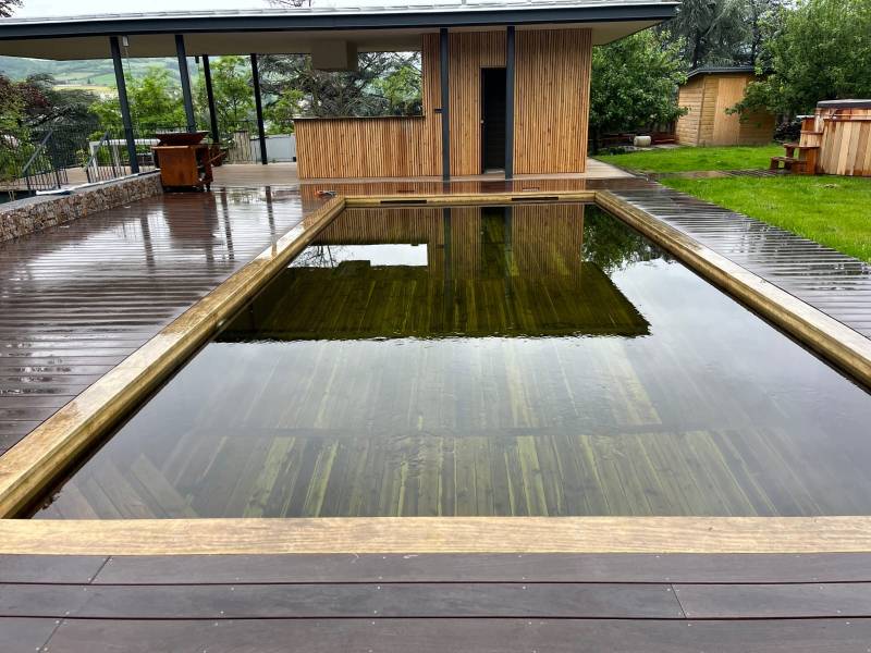 Construction piscine intérieur en bois avec filtration écologique à Roanne