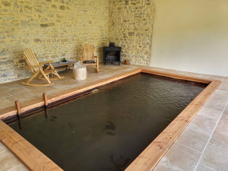Constructeur de piscine intérieure en bois avec filtration naturelle