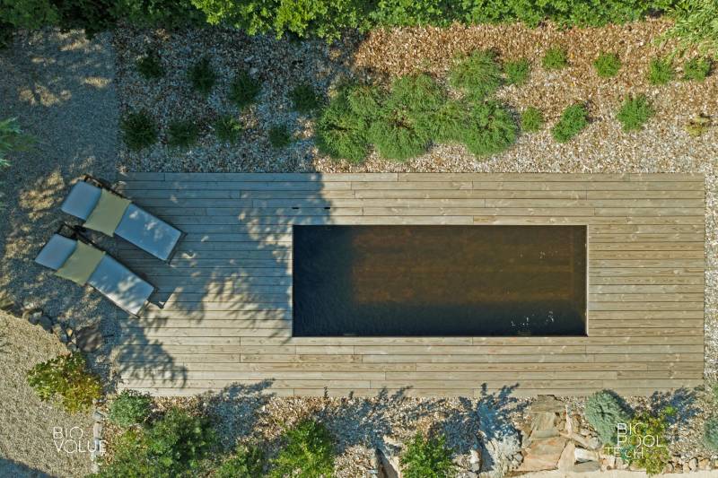 Restriction d'eau et piscine naturelle en bois, une solution durable