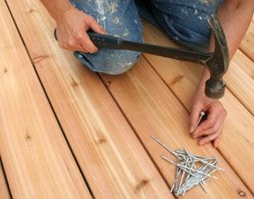 Construction et aménagement extérieur en bois pour jardin naturel